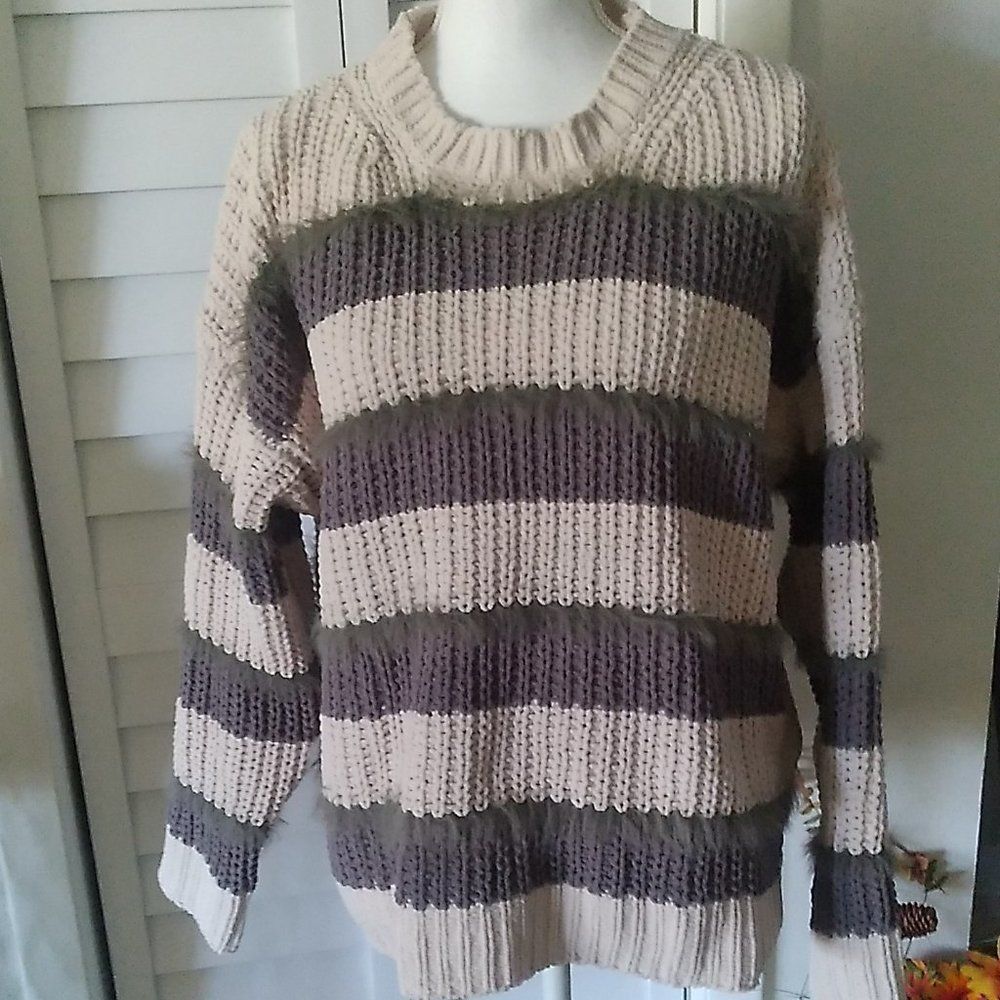NWT Easel boxy Sweater with soft faux-fur‎ accent along bold gray stripes. Sz. S